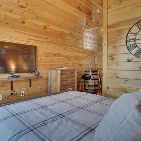 Hatcher Mtn Retreat Sevierville Cabin With Hot Tub! Bagian luar foto