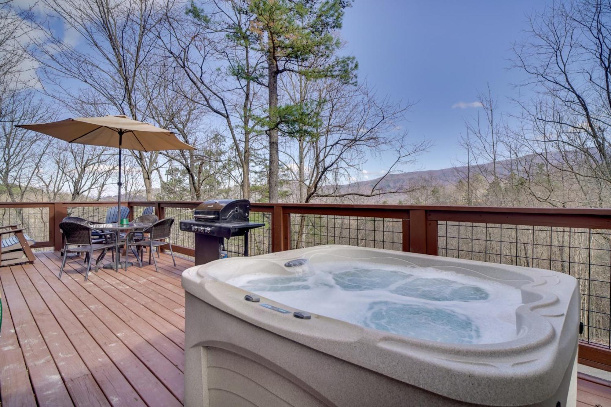 Hatcher Mtn Retreat Sevierville Cabin With Hot Tub! Bagian luar foto