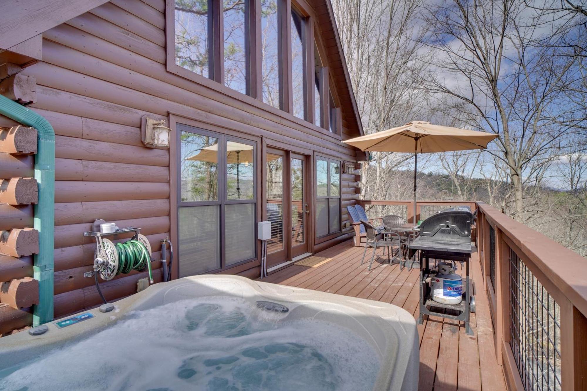 Hatcher Mtn Retreat Sevierville Cabin With Hot Tub! Bagian luar foto