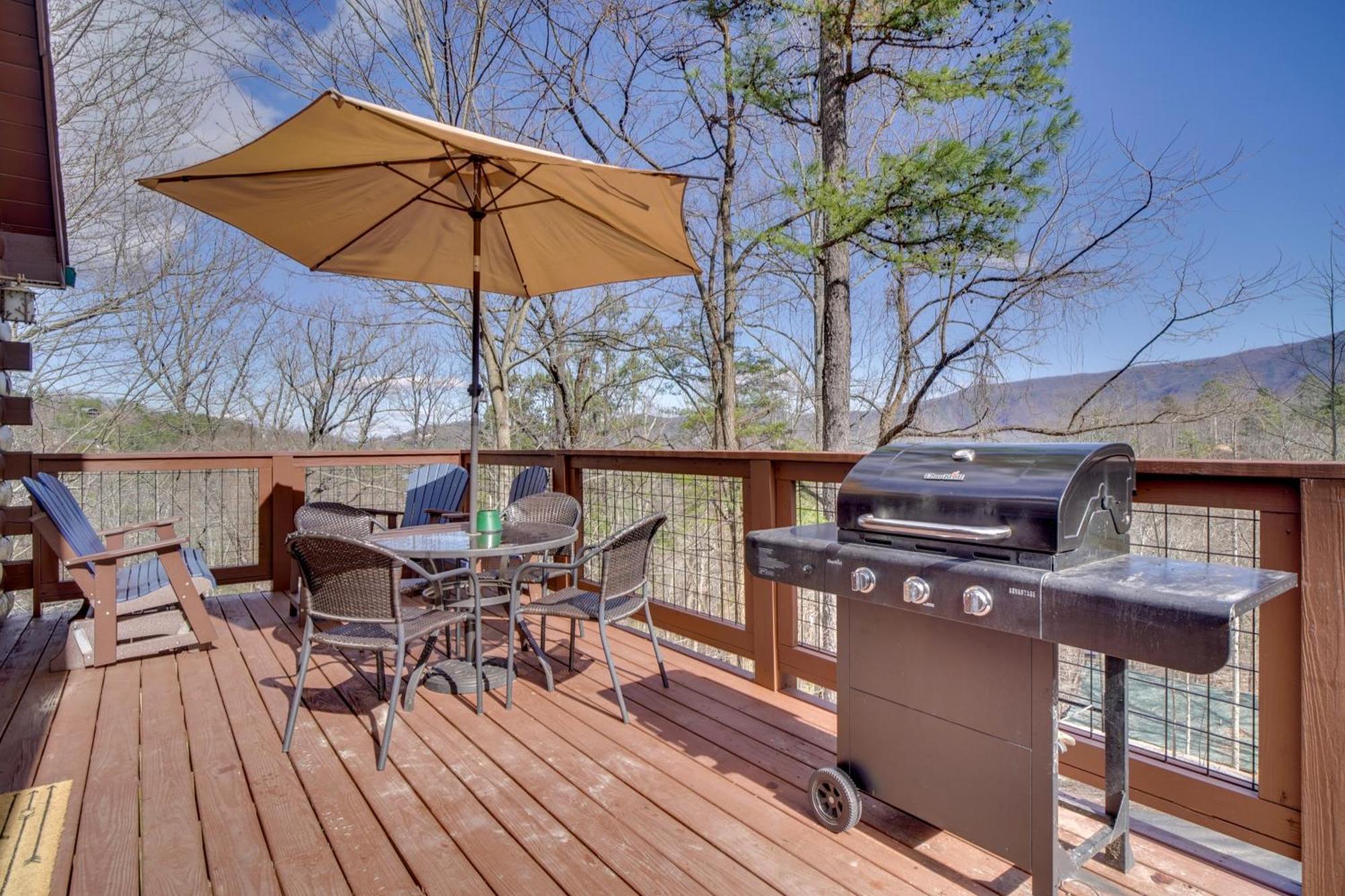 Hatcher Mtn Retreat Sevierville Cabin With Hot Tub! Bagian luar foto