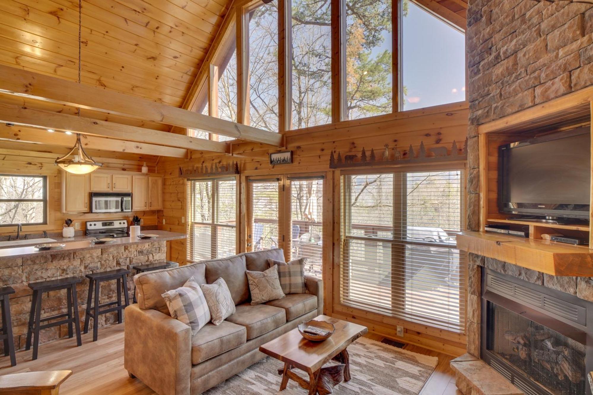 Hatcher Mtn Retreat Sevierville Cabin With Hot Tub! Bagian luar foto