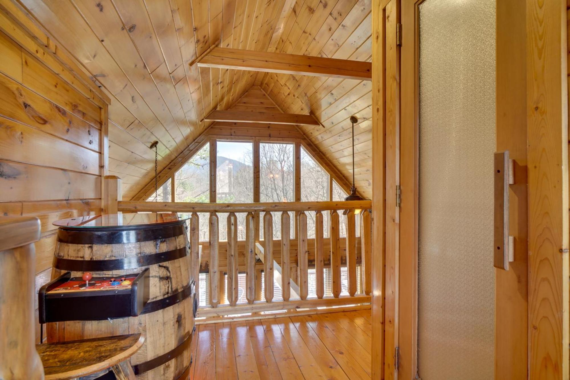 Hatcher Mtn Retreat Sevierville Cabin With Hot Tub! Bagian luar foto
