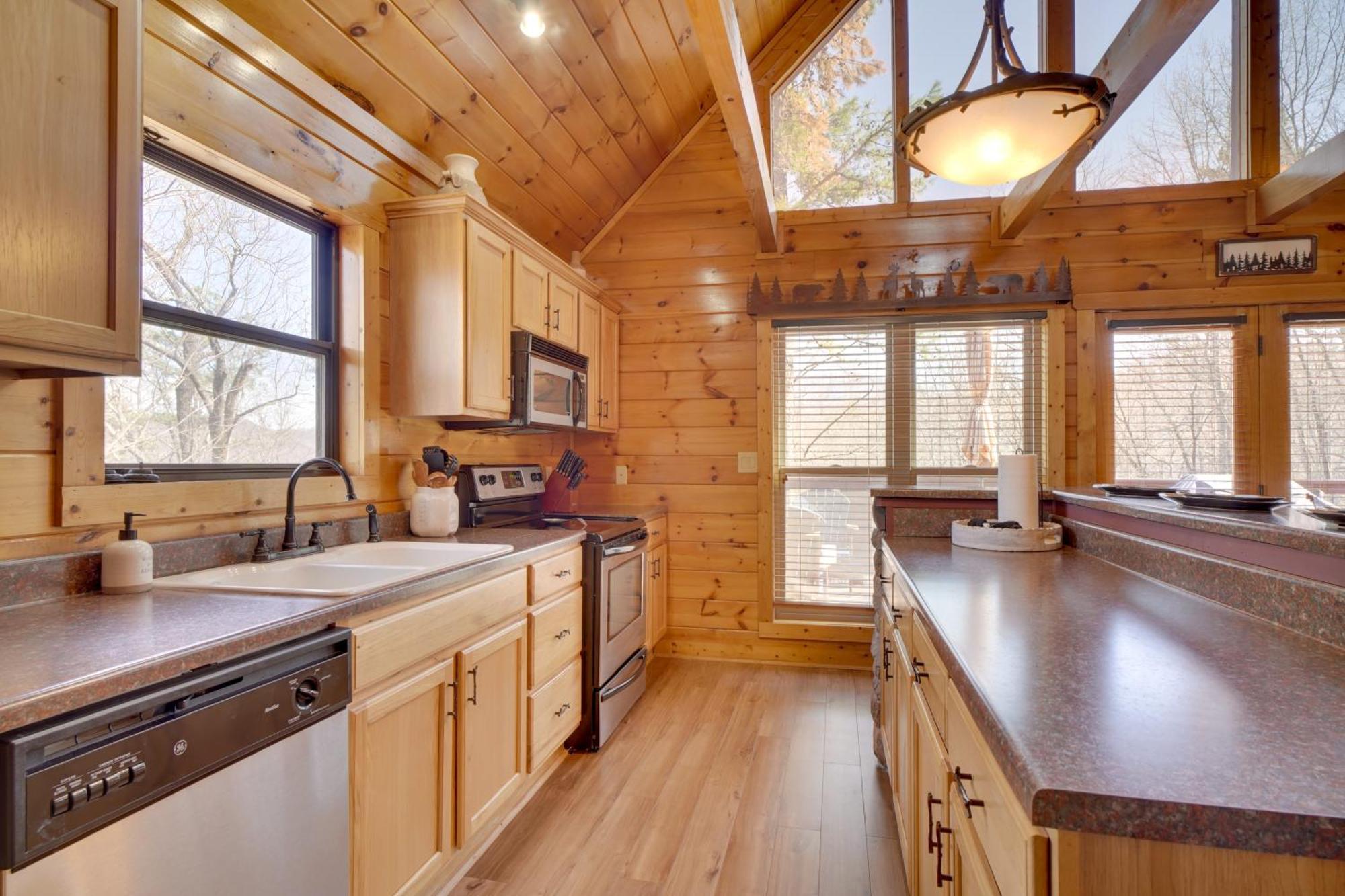 Hatcher Mtn Retreat Sevierville Cabin With Hot Tub! Bagian luar foto