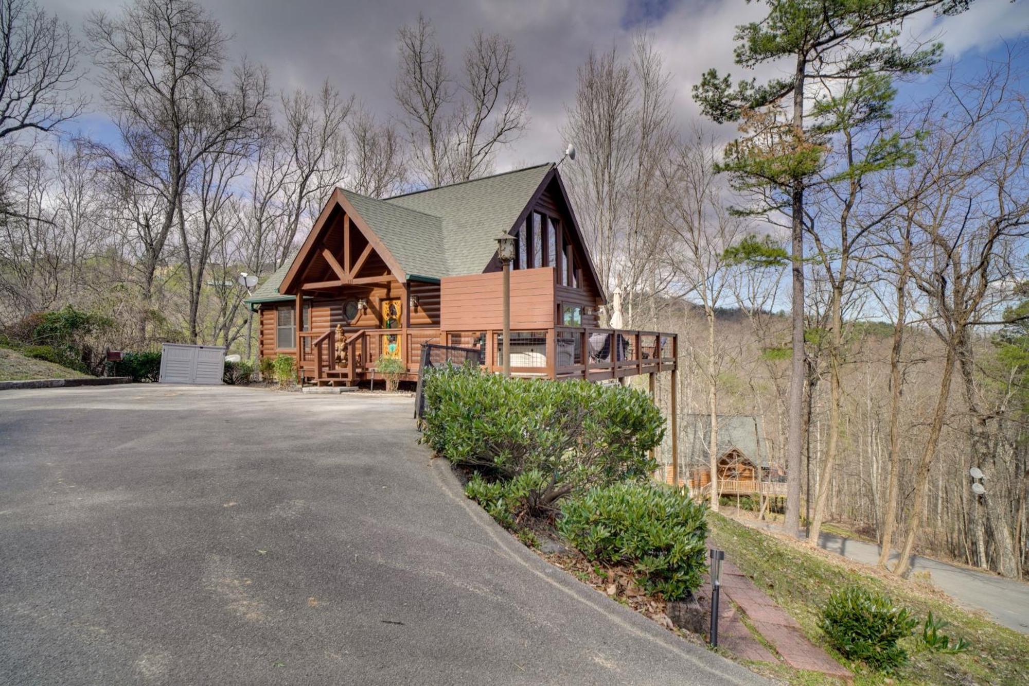 Hatcher Mtn Retreat Sevierville Cabin With Hot Tub! Bagian luar foto