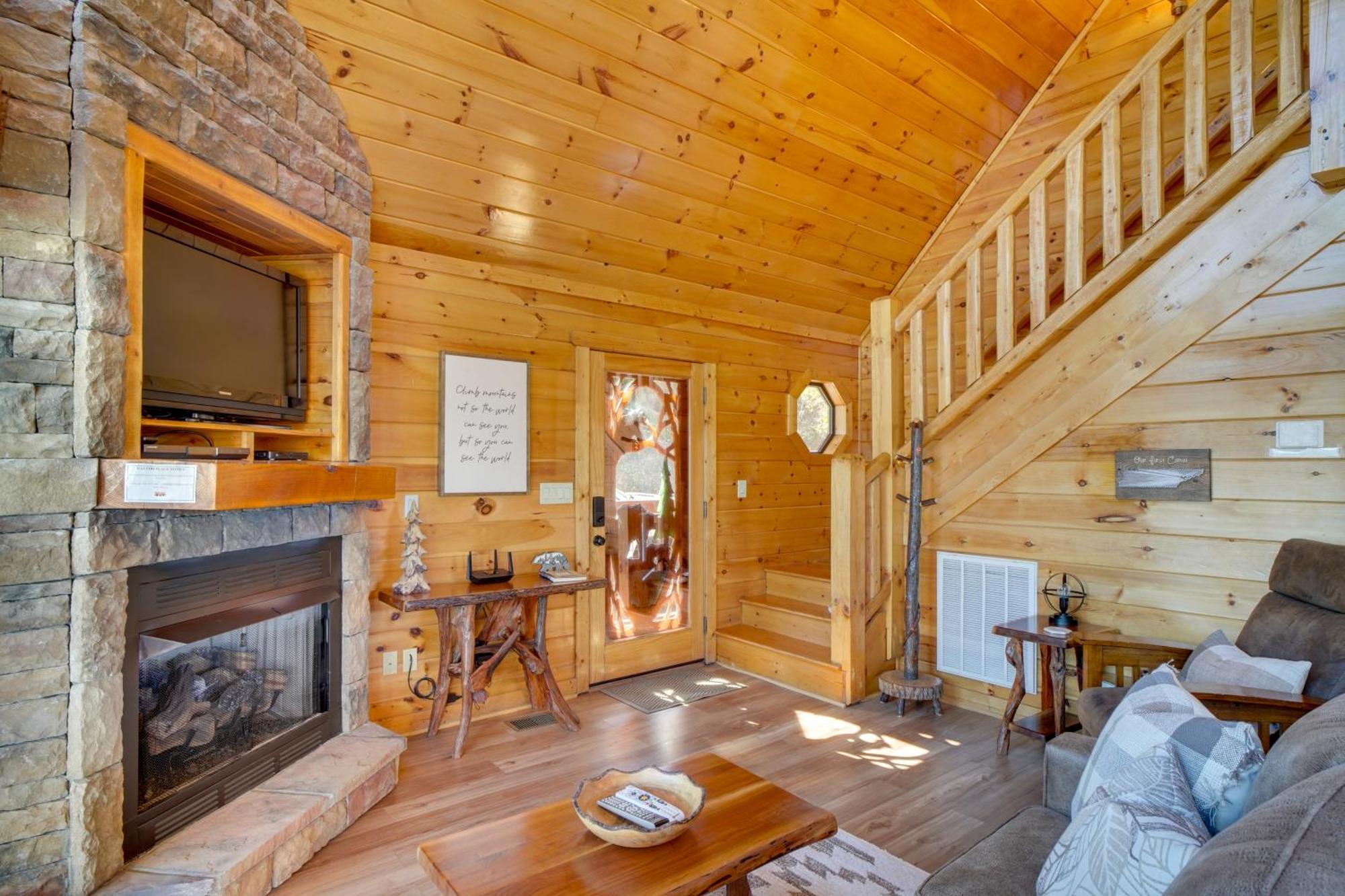 Hatcher Mtn Retreat Sevierville Cabin With Hot Tub! Bagian luar foto