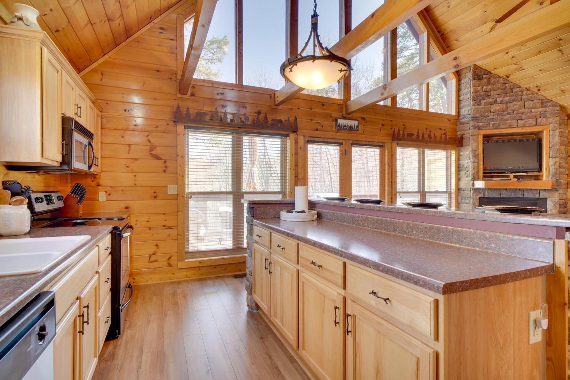 Hatcher Mtn Retreat Sevierville Cabin With Hot Tub! Bagian luar foto