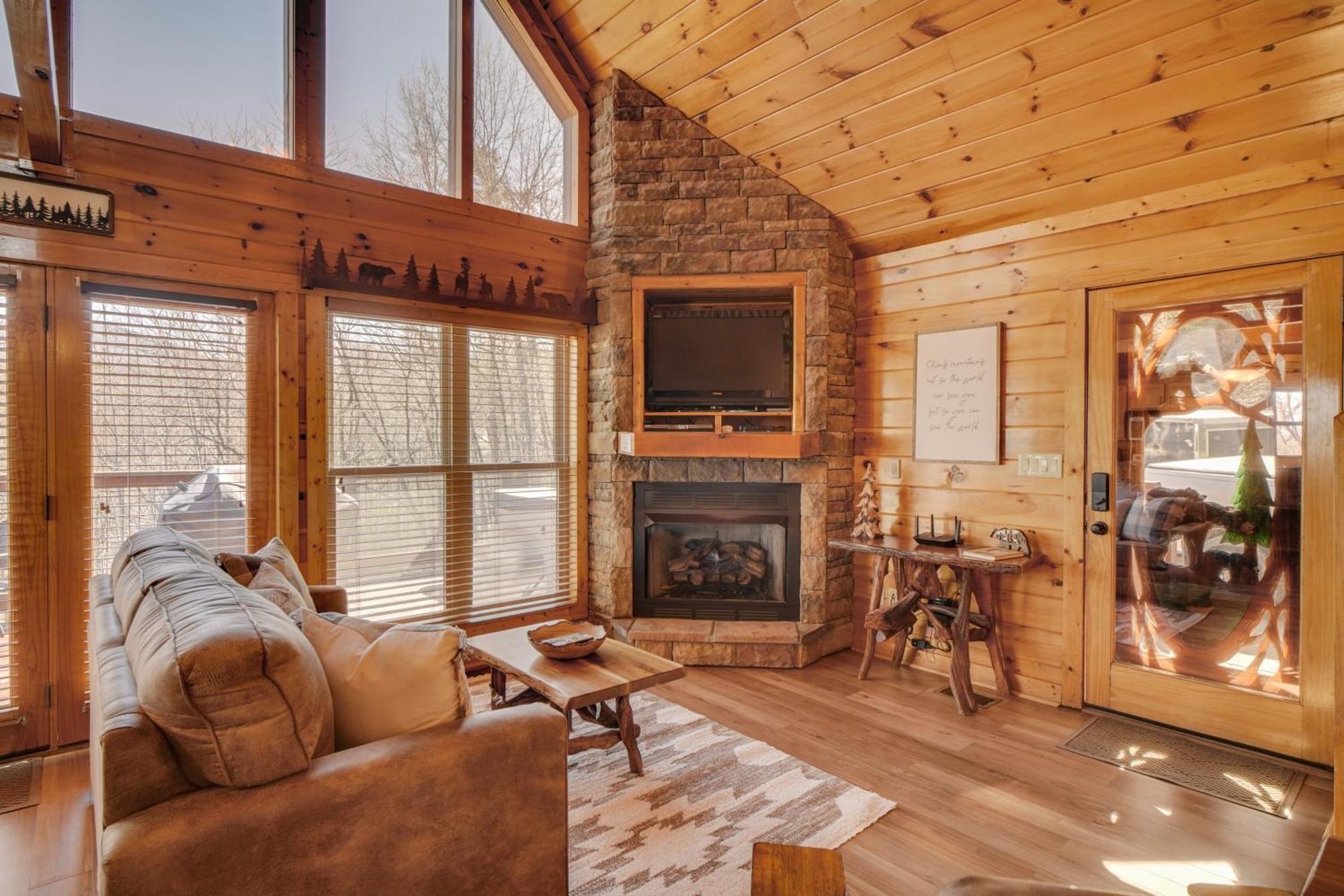 Hatcher Mtn Retreat Sevierville Cabin With Hot Tub! Bagian luar foto
